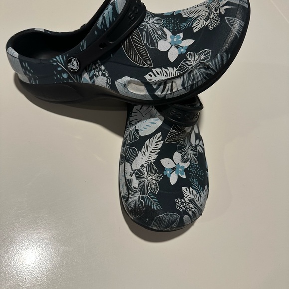 Crocs  Floral Clogs - Black and Blue size M-10 , W-12 - Picture 3 of 10